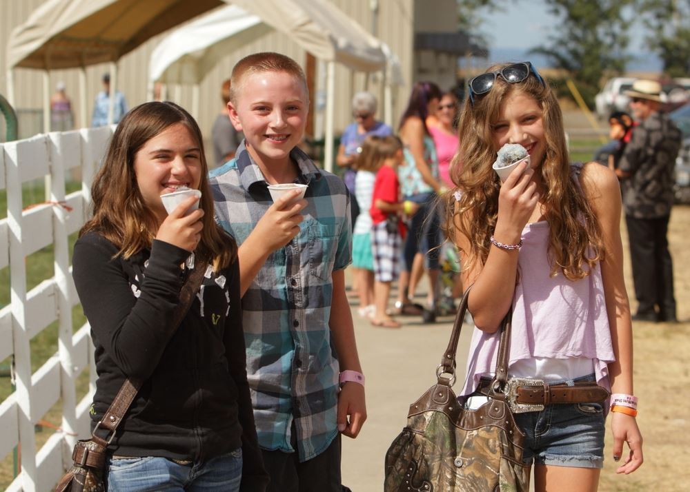 A group of kids eat snow cones together at the 2014 Klickitat County Fair.